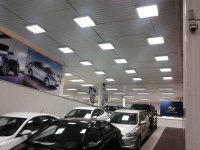 Работы по улучшении освещения в автосалоне Hyundai компании ТрансТехСервис.